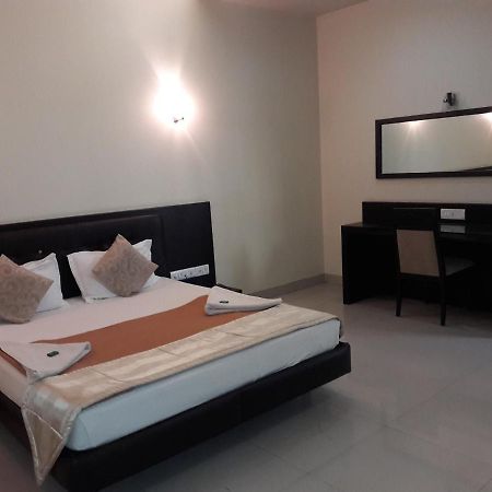 Hotel Western Inn Vasai Exterior foto