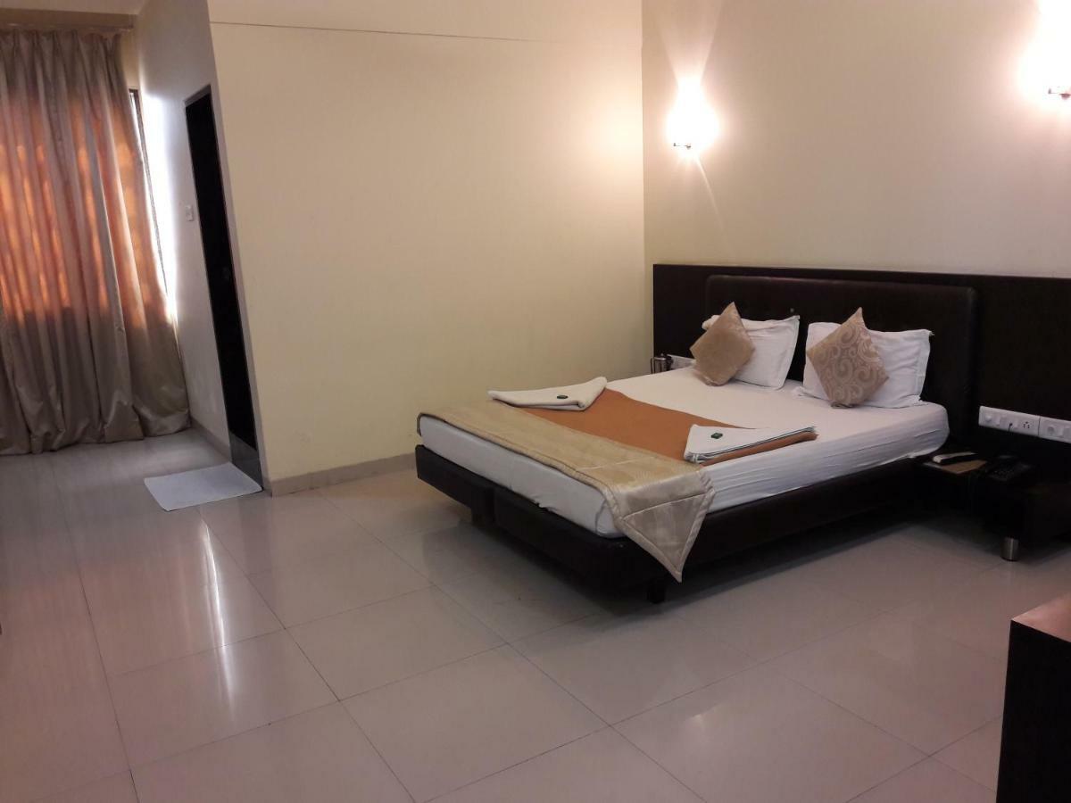 Hotel Western Inn Vasai Exterior foto
